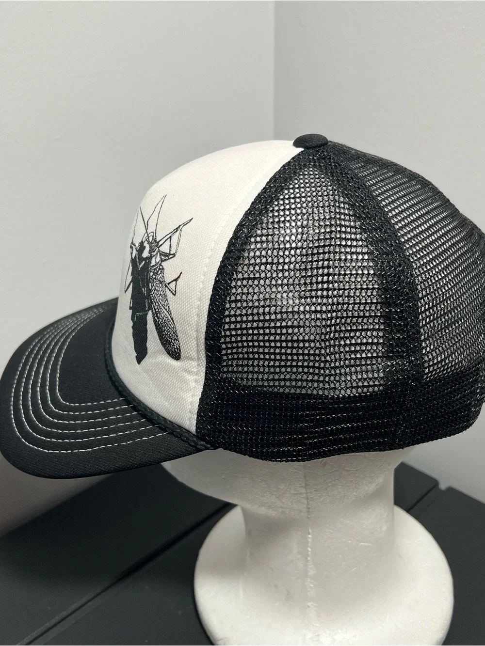 Orvis Water Bug Fishing White Black Mesh Snapback Trucker Hat Adult OSFA